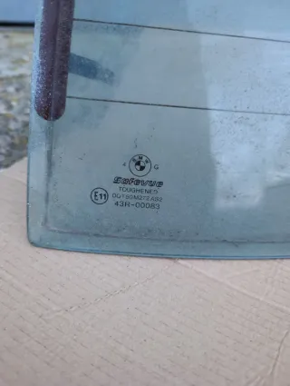 Luna trasera BMW E30 original