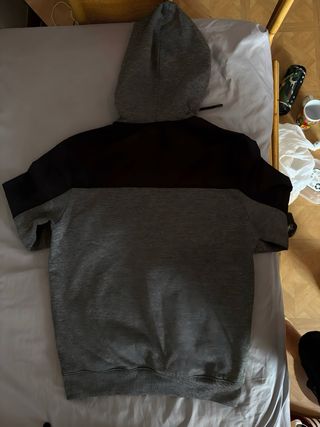 Chándal Guess Gris y Negro con Logo