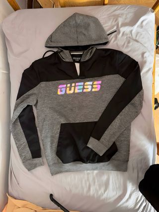 Chándal Guess Gris y Negro con Logo