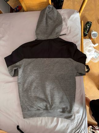 Chándal Guess Gris y Negro con Logo