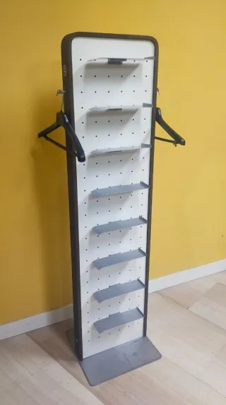 Expositor Calzado y Perchas Metal Blanco