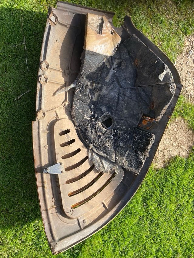 Capó lateral JCB 8056