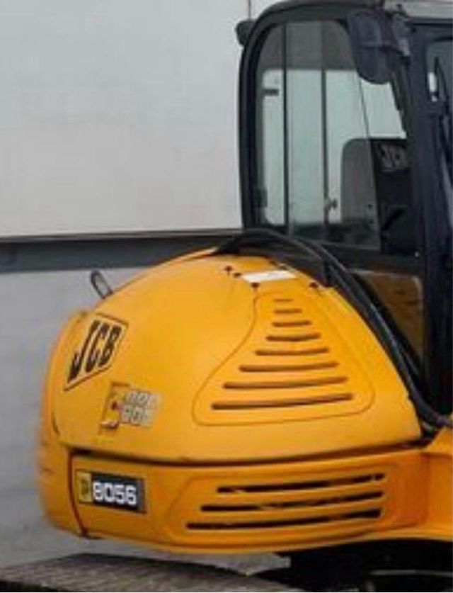 Capó lateral JCB 8056