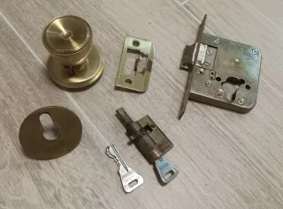 Juego cerradura pomo + 5 llaves