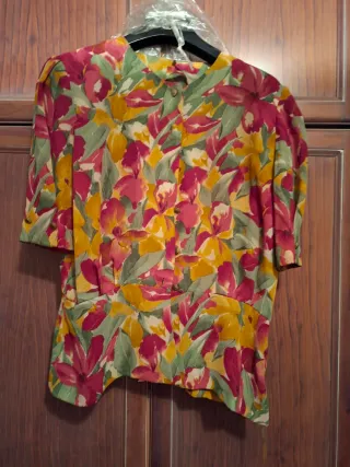 Traje de chaqueta y falda rojo