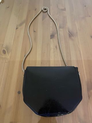 Bolso de fiesta negro con cadena