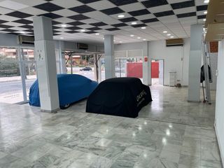 Local comercial vehículos a pie de calle 200m2