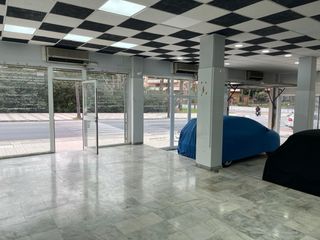 Local comercial vehículos a pie de calle 200m2
