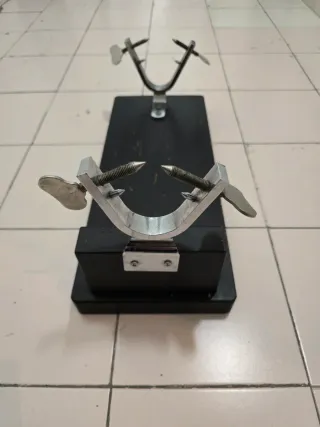 Jamonero de madera y metal