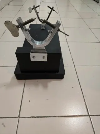 Jamonero de madera y metal