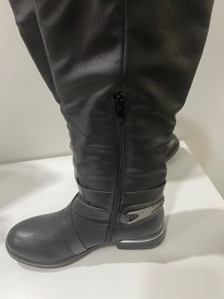 Botas pretas tamanho 36