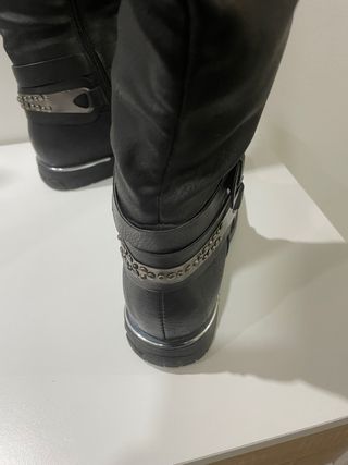 Botas pretas tamanho 36