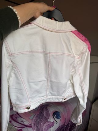 Casaco Branco Chiara Ferragni com Costura Rosa