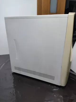 Torre ordenador Retro Pentium III