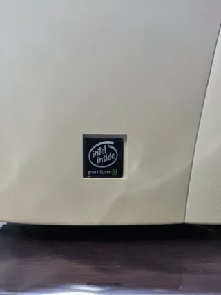 Torre ordenador Retro Pentium III