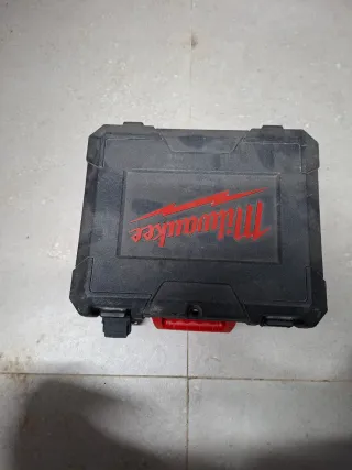 Taladro Percutor Milwaukee + Cargador