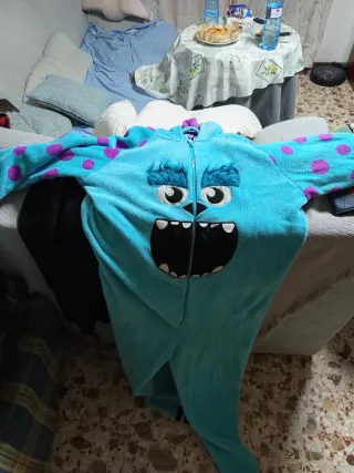 Pijama Sully Monstruos S.A. es bastante grande
