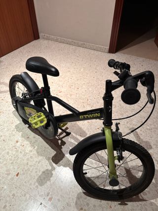 Bicicleta infantil 16 B'TWIN casi nueva