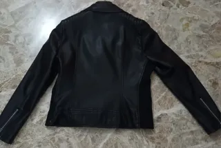 Chaqueta cuero negra