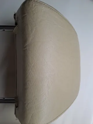 Reposacabezas coche piel beige