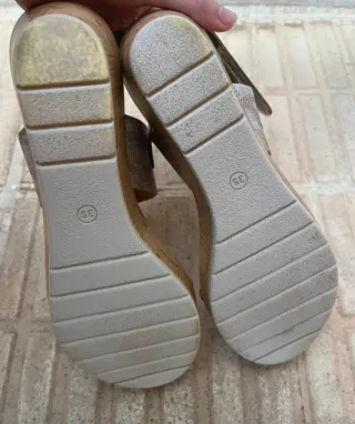 Sandalias Issa Miel Plataforma Doradas