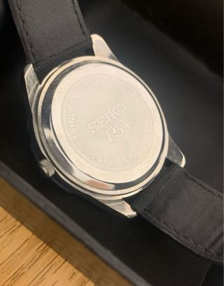 Reloj Seiko Quarzo Negro Naranja