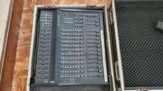 Mesa de Mixagem Peavey Preta - Caixa incluída!