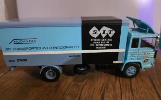 Replica de Camión Pegaso SIT Mudanzas Madrid 1:43