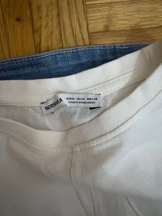 Conjunto Mujer: Top Blanco y Jeans Azules