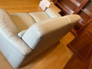 Sofá Natuzzi 2 plazas Piel Beige.Muy buen estado.