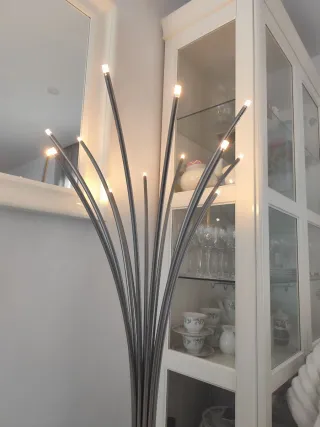 Lámpara de pie táctil plateada