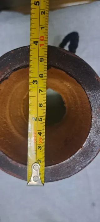 Tambor artesanal con diseño de serpiente