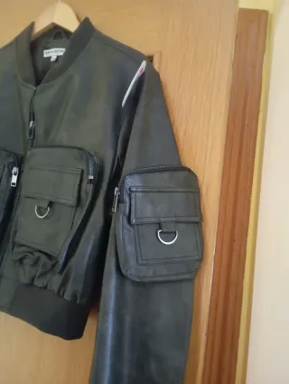 Cazadora bomber corta nueva negra