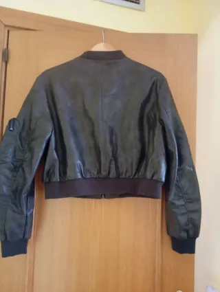 Cazadora bomber corta nueva negra