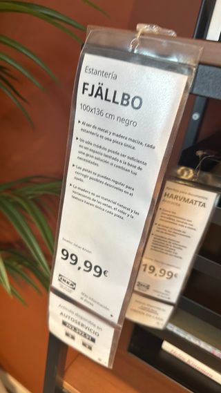 Vitrina expositora azul metálica y cristal