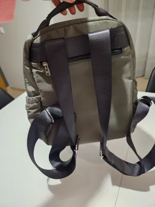 Bolso Mochila Parfois Verde Oliva. NO SE HA USADO