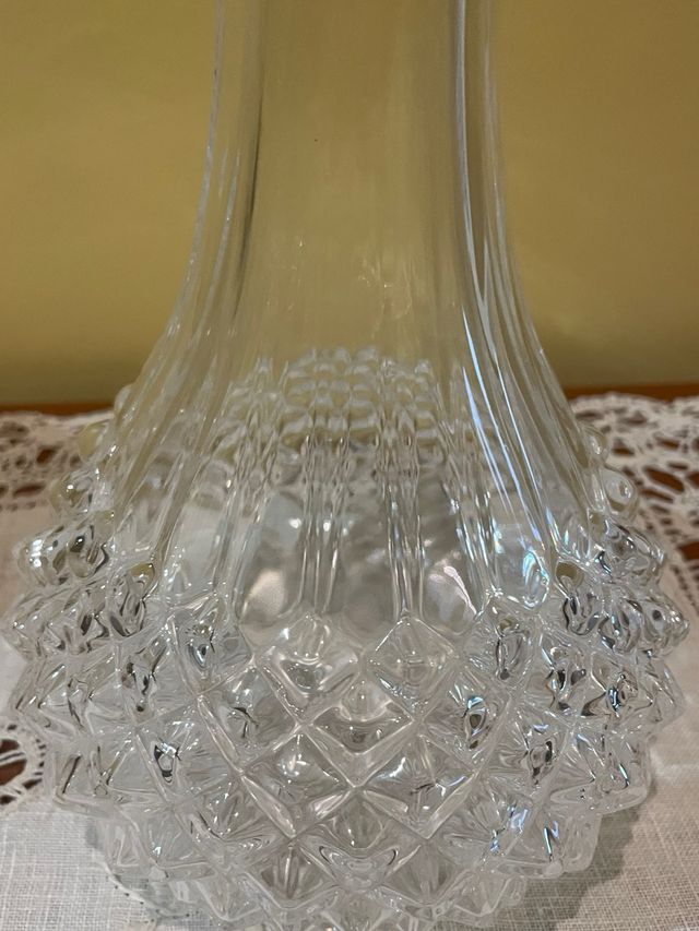 Jarrón de cristal tallado