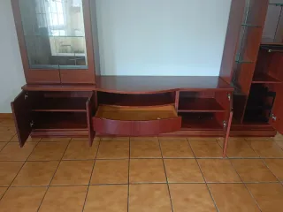 Mueble de salón madera y cristal