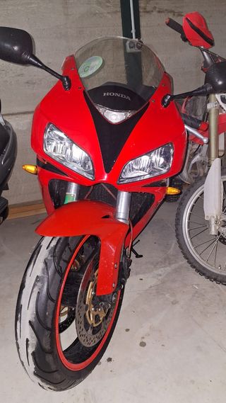 Honda CBR 1000RR Fireblade Sportbike