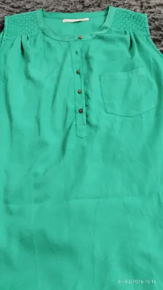 Blusa Sfera sin mangas verde talla M