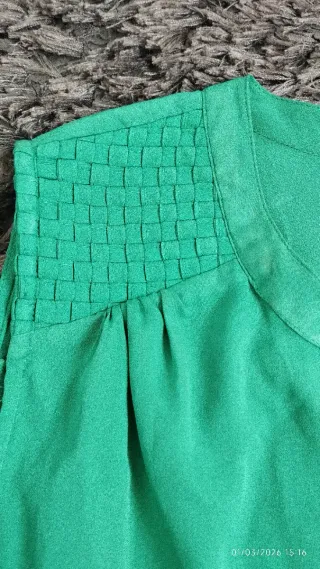 Blusa Sfera sin mangas verde talla M