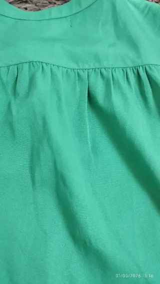 Blusa Sfera sin mangas verde talla M