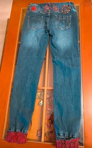 Pantalón vaquero Desigual Nuevo sin estrenar.