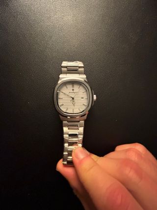 Reloj de pulsera plateado