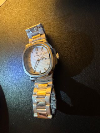 Reloj de pulsera plateado