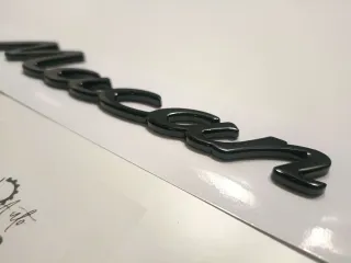 Emblema Macan GTS Preto