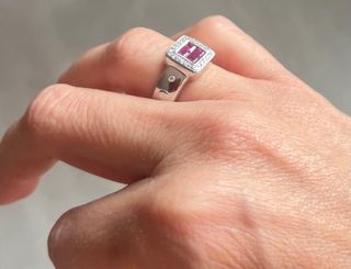 Anillo Oro Blanco 18k Rubíes y Diamantes