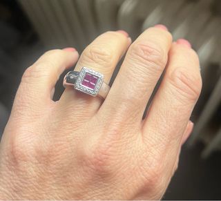 Anillo Oro Blanco 18k Rubíes y Diamantes