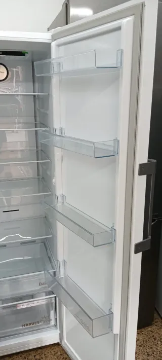 NEVERA CON UNA PUERTA BEKO NO FROST ENERGÍA A+