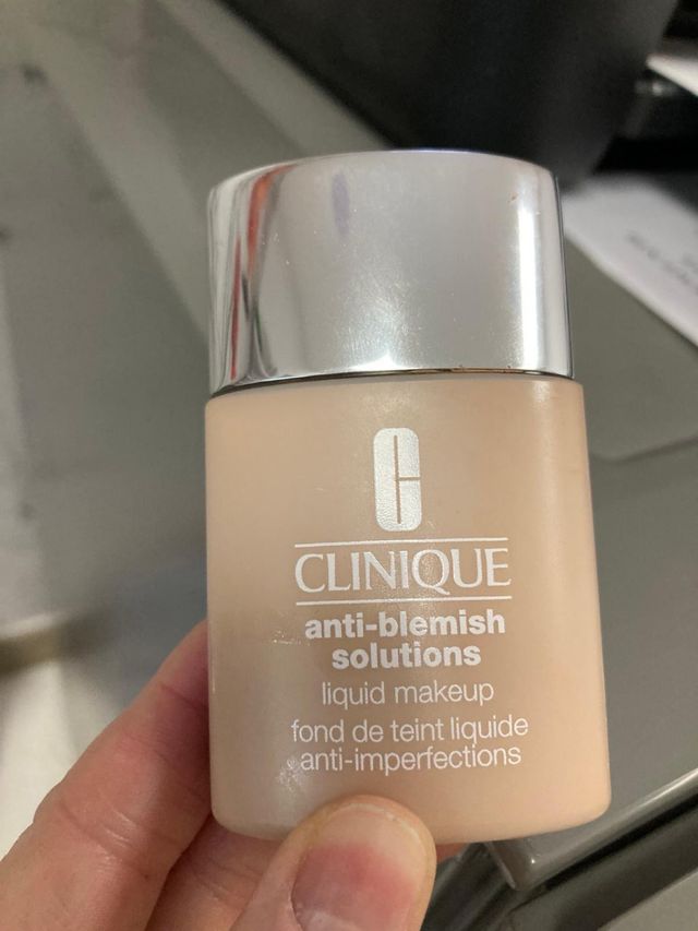 Clinique Anti-Blemish CN28. No negociable